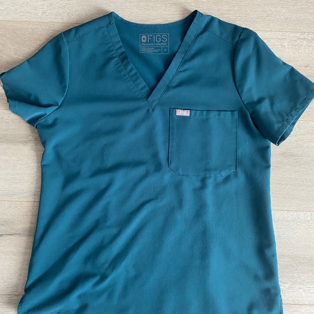 Women’s Figs Caribbean Blue Catarina and Zamora jogger scrub set in size Medium